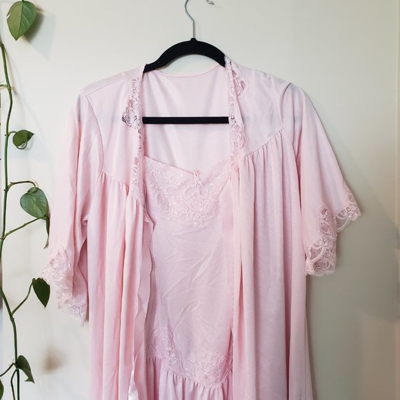 Cara pink robe and matching dressing gown - Picture 2 of 16